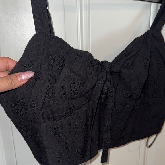 Love tree- Black Cropped Top with Eyelet Detail size Large - Picture 6 of 11